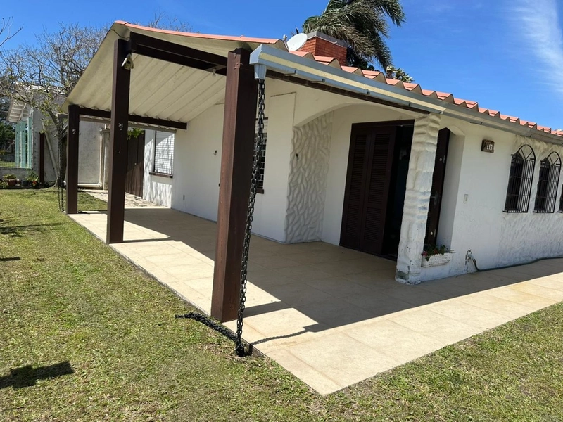 Casa em bairro Atlântida Sul!