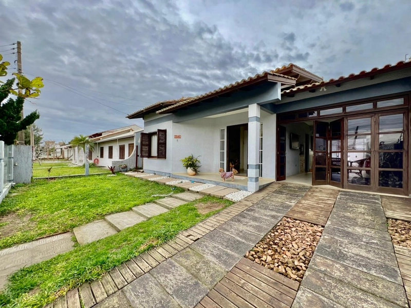 Casa à venda em Atlântida Sul!