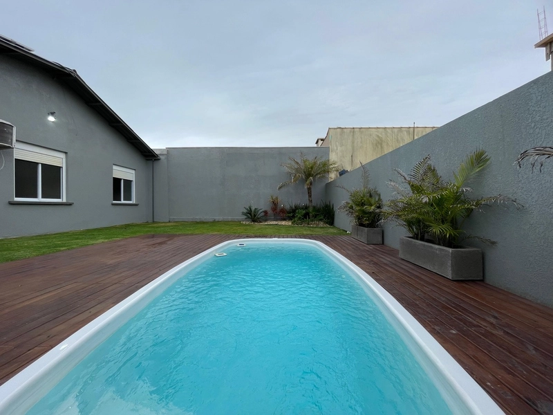 Casa em Atlântida Sul: 6ª foto da galeria de imagens do imóvel