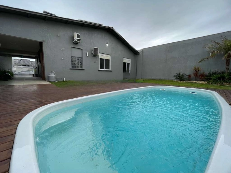 Casa em Atlântida Sul: 4ª foto da galeria de imagens do imóvel