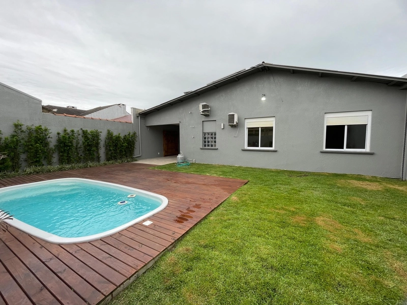 Casa em Atlântida Sul: 5ª foto da galeria de imagens do imóvel