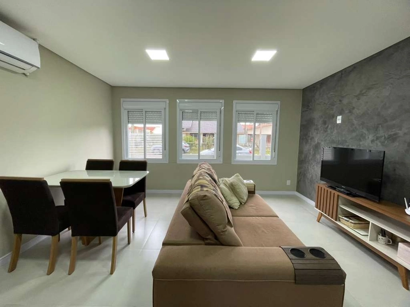 Casa em Atlântida Sul: 11ª foto da galeria de imagens do imóvel