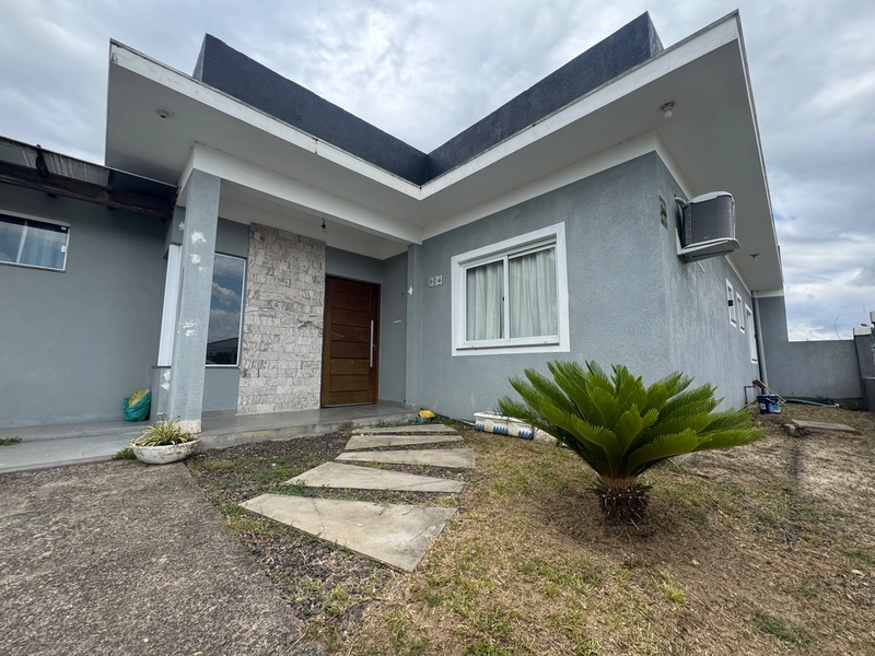 Casa de esquina em Atlântida Sul