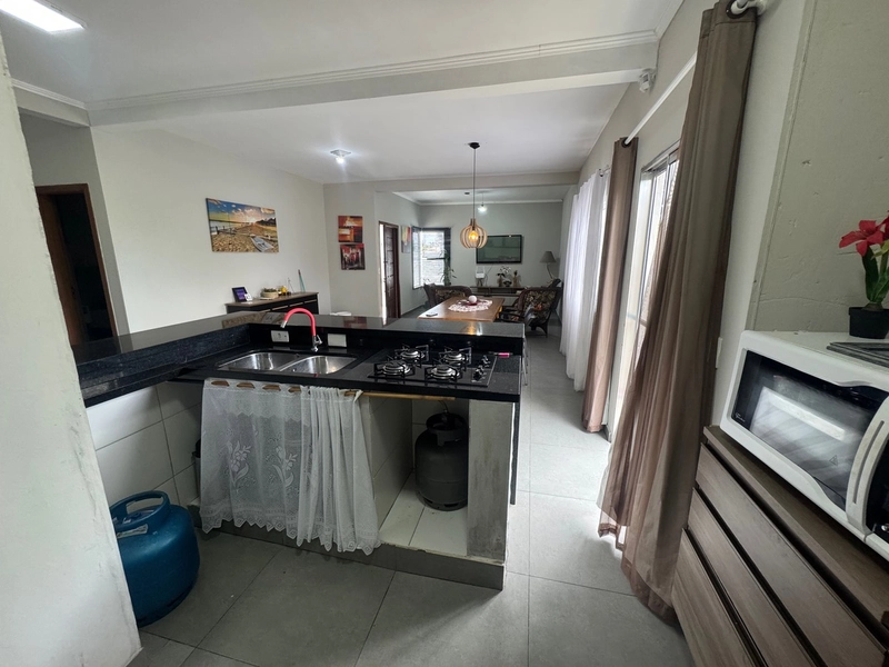 Casa de esquina em Atlântida Sul: 9ª foto da galeria de imagens do imóvel