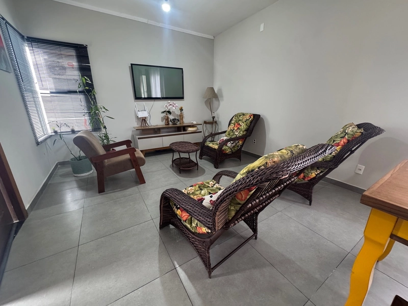 Casa de esquina em Atlântida Sul: 3ª foto da galeria de imagens do imóvel