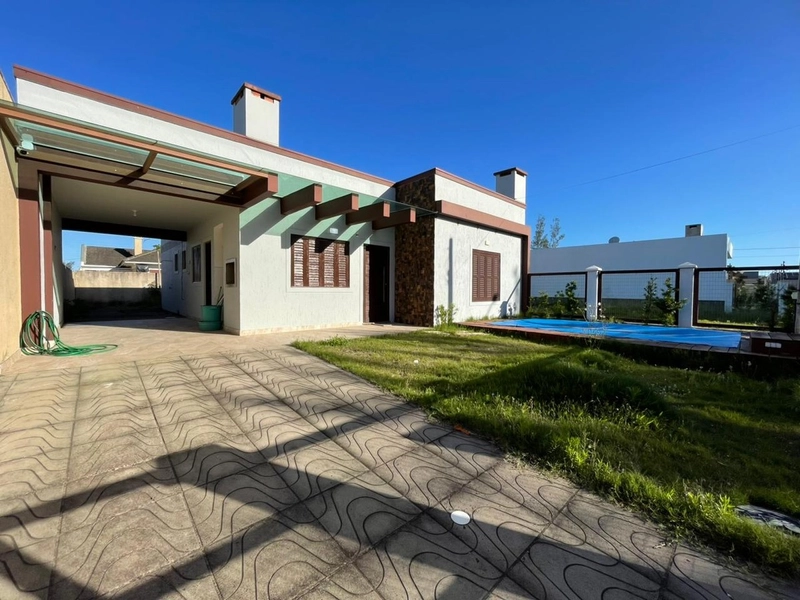 Casa à venda em Atlântida Sul!: 2ª foto da galeria de imagens do imóvel