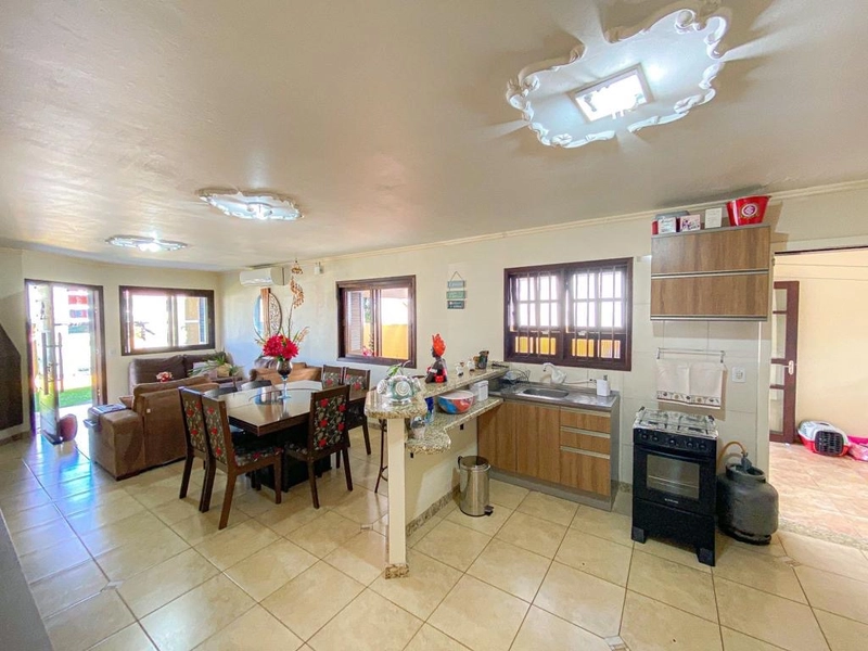 Casa a Venda em Atlântida Sul: 8ª foto da galeria de imagens do imóvel