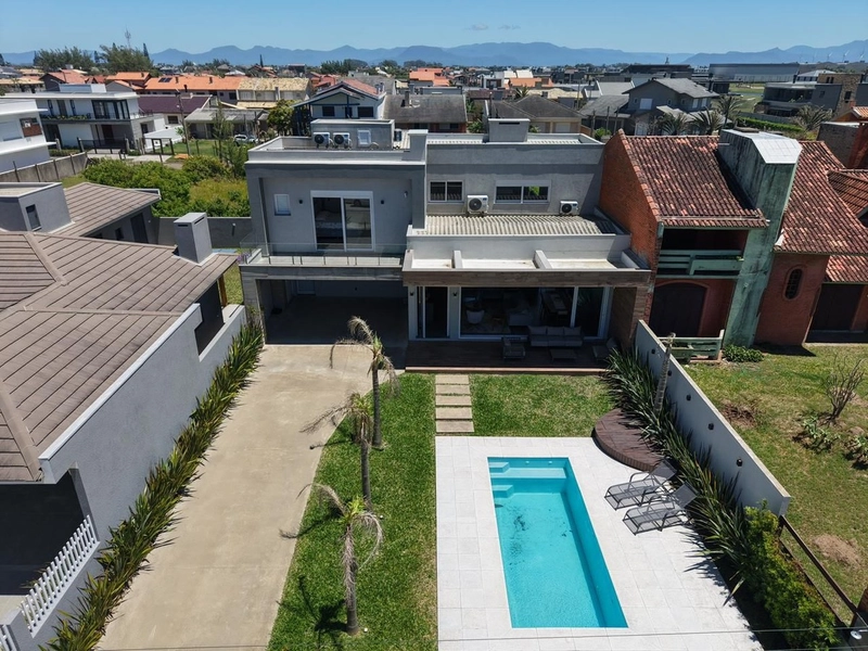 Sobrado à venda em Xangri-lá