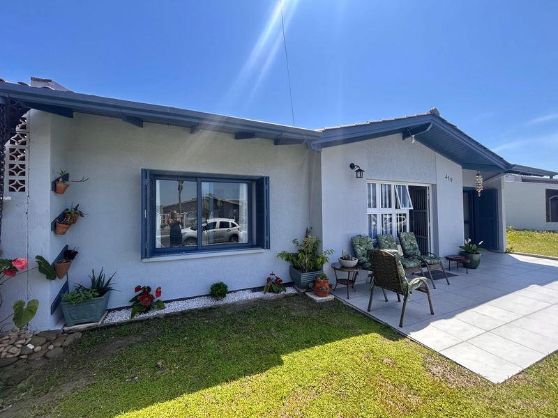 Casa a poucos metros do mar em Atlântida Sul!: 1ª foto da galeria de imagens do imóvel