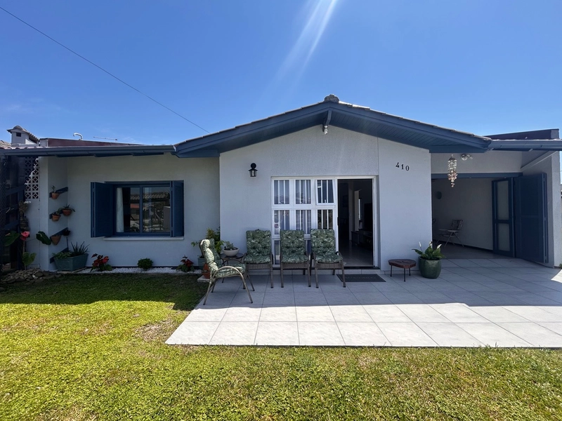 Casa a poucos metros do mar em Atlântida Sul!: 2ª foto da galeria de imagens do imóvel