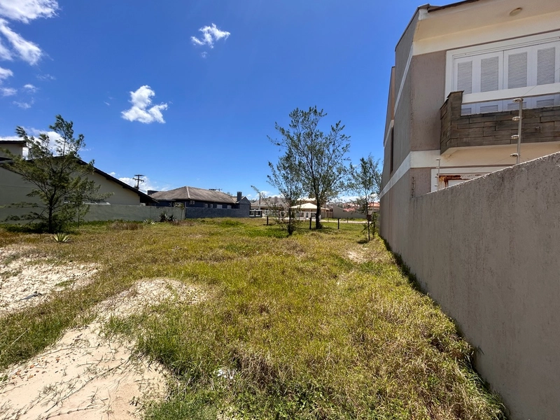 Terreno a beira mar em Atlântida Sul: 2ª foto da galeria de imagens do imóvel