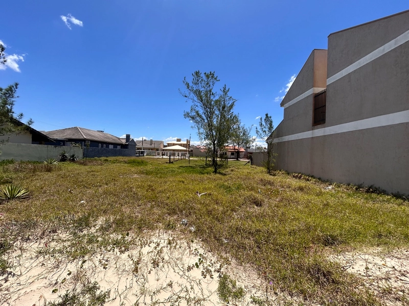 Terreno a beira mar em Atlântida Sul: 1ª foto da galeria de imagens do imóvel