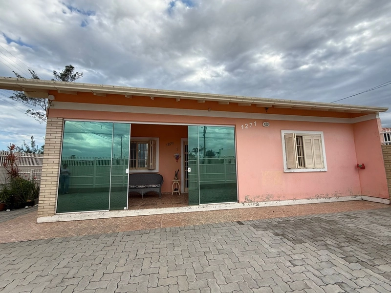 Casa de Esquina em Atlântida Sul!!