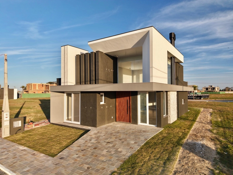 Casa térrea com 03 suítes no condomínio Allure Beach