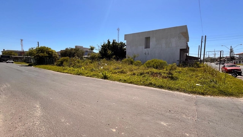 Terreno em Bairro de Esquina!