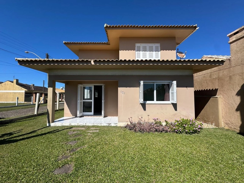 Casa à venda próximo do mar em Atlântida Sul: 3ª foto da galeria de imagens do imóvel