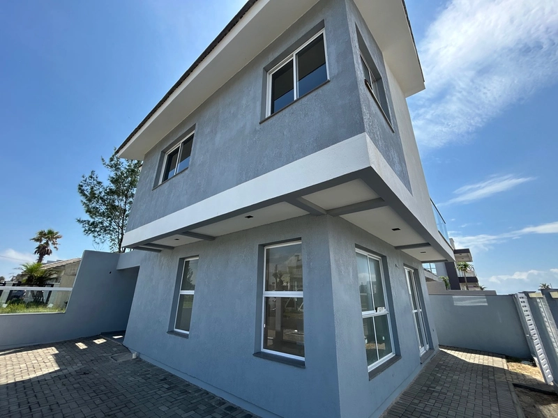 Sobrado à venda em Atlântida Sul!: 3ª foto da galeria de imagens do imóvel