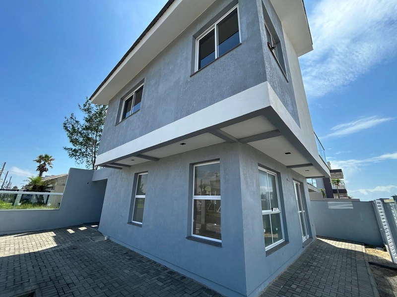 Sobrado à venda em Atlântida Sul!: 2ª foto da galeria de imagens do imóvel