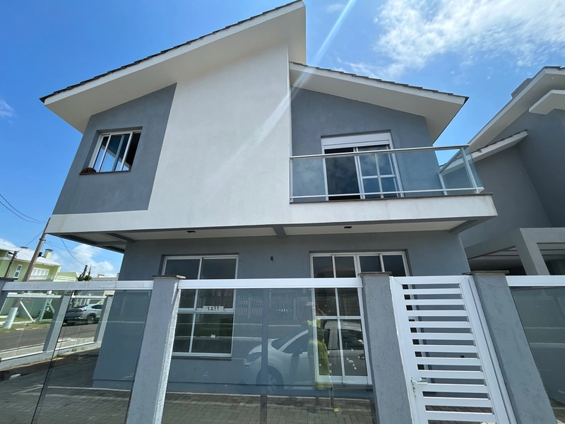 Sobrado à venda em Atlântida Sul!