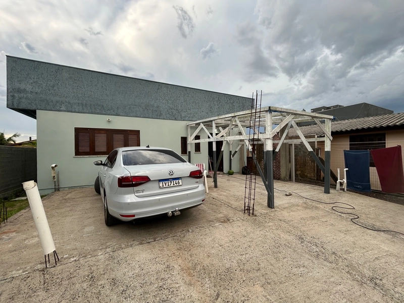 Casa em Atlântida Sul: 2ª foto da galeria de imagens do imóvel