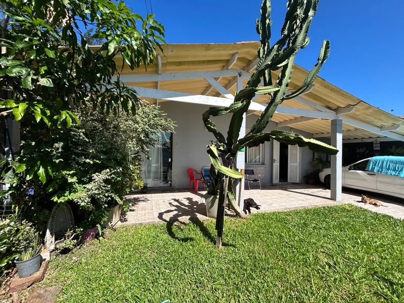 Casa à venda em Atlântida Sul: 2ª foto da galeria de imagens do imóvel