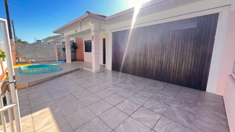 Casa a venda em Atlantida Sul próximo ao mar