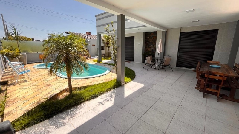 Casa em Atlântida Sul com Piscina!: 2ª foto da galeria de imagens do imóvel