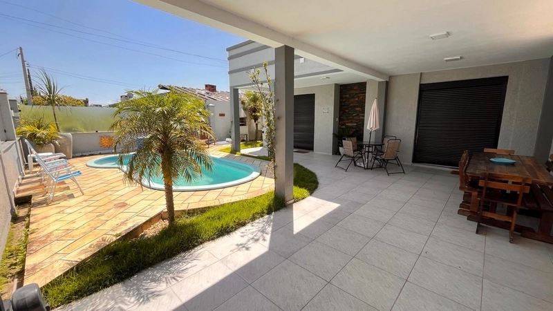 Casa em Atlântida Sul com Piscina!