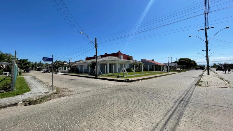 Casa de esquina em Noiva do Mar!: 3ª foto da galeria de imagens do imóvel