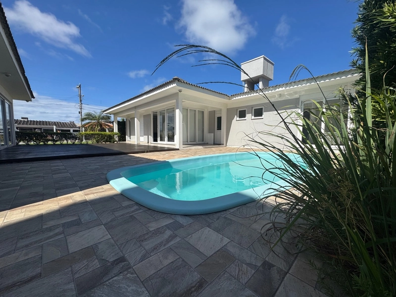 Casa de esquina em Noiva do Mar!