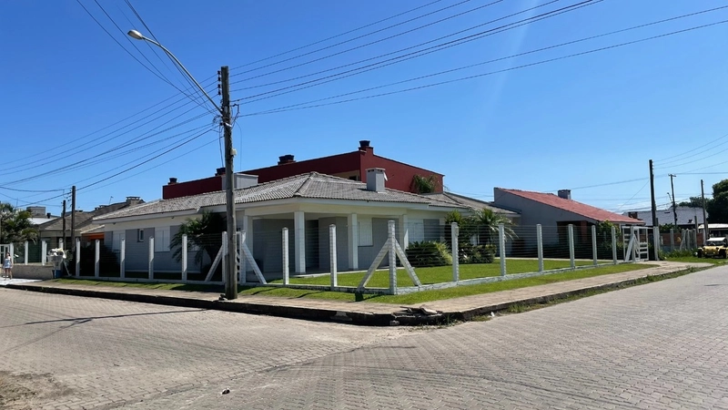 Casa de esquina em Noiva do Mar!: 4ª foto da galeria de imagens do imóvel