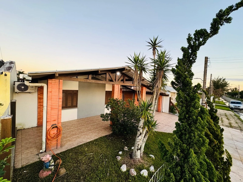 Casa à venda em Atlântida Sul!