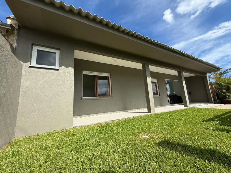 CASA À VENDA EM ATLÂNTIDA SUL!