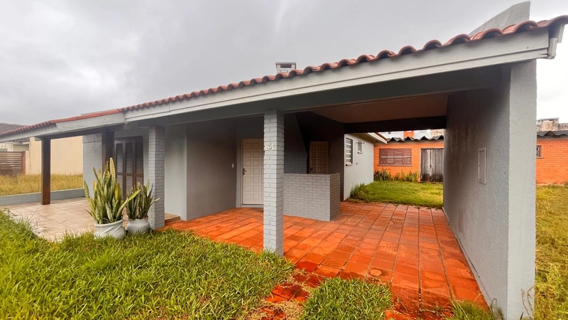 Casa com dois terrenos em Atlântida Sul!: 2ª foto da galeria de imagens do imóvel