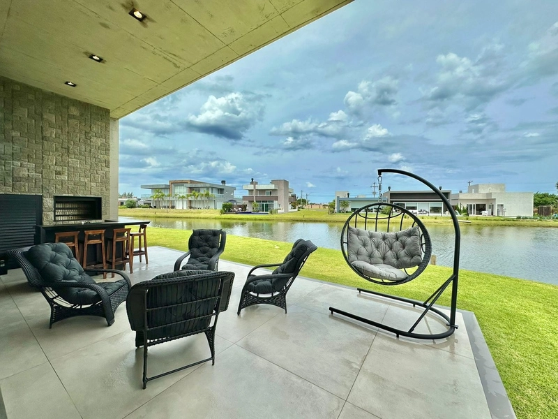 CASA À VENDA NO CONDOMÍNIO RIVIERA: 2ª foto da galeria de imagens do imóvel