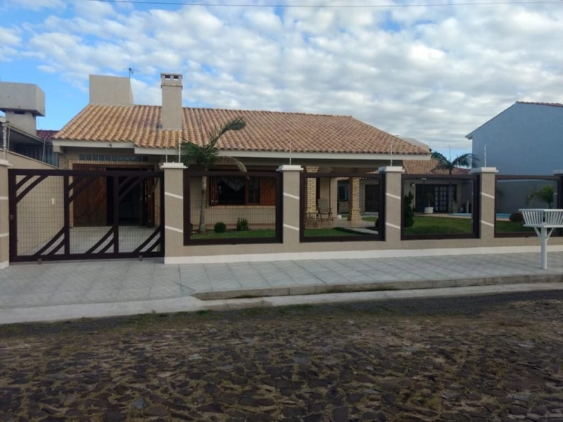 Casa com 2 terrenos,  em Atlântida Sul a 100 metros do mar!: 2ª foto da galeria de imagens do imóvel