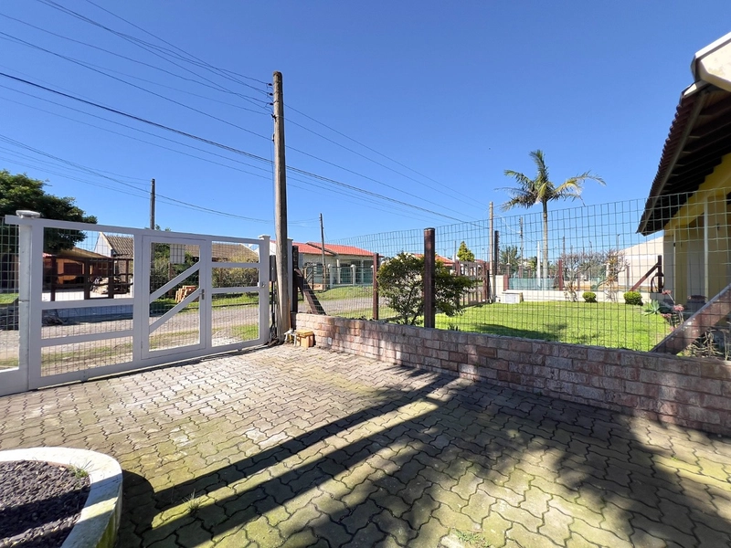 Sobrado em Atlântida Sul: 5ª foto da galeria de imagens do imóvel