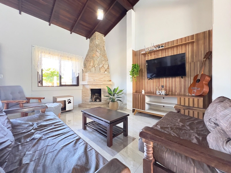 Sobrado em Atlântida Sul: 9ª foto da galeria de imagens do imóvel