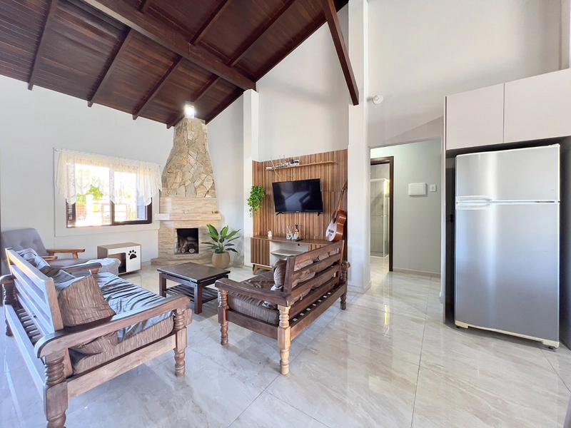 Sobrado em Atlântida Sul: 8ª foto da galeria de imagens do imóvel