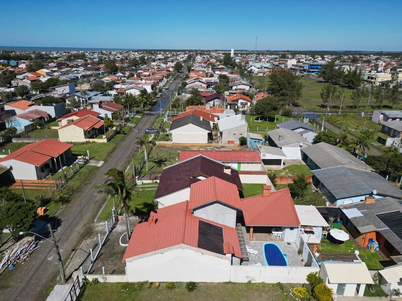 Sobrado em Atlântida Sul: 83ª foto da galeria de imagens do imóvel