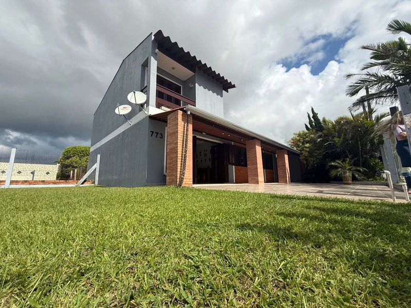 Casa em Atlântida sul com 02 terrenos: 6ª foto da galeria de imagens do imóvel