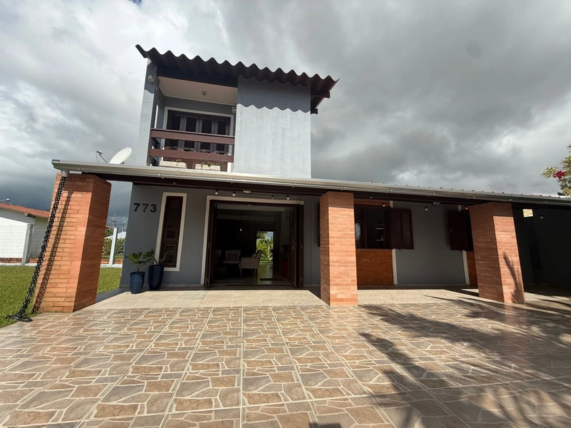 Casa em Atlântida sul com 02 terrenos: 4ª foto da galeria de imagens do imóvel