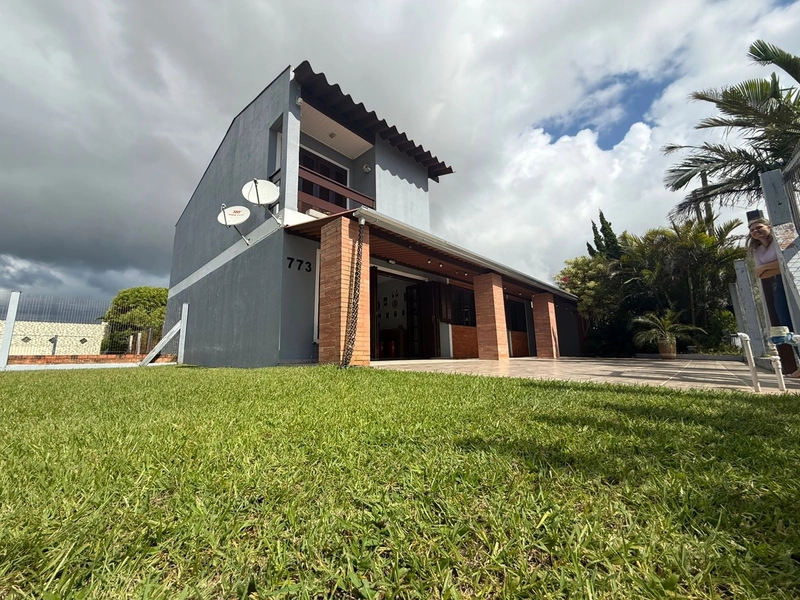 Casa em Atlântida sul com 02 terrenos: 5ª foto da galeria de imagens do imóvel