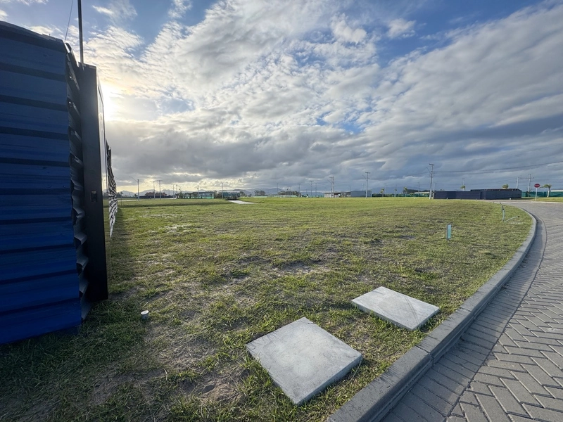 Terreno no Condomínio: 3ª foto da galeria de imagens do imóvel