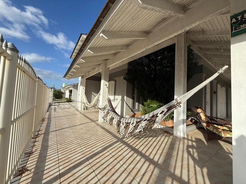 Casa em Atlântida sul a 100 metros da praia: 3ª foto da galeria de imagens do imóvel