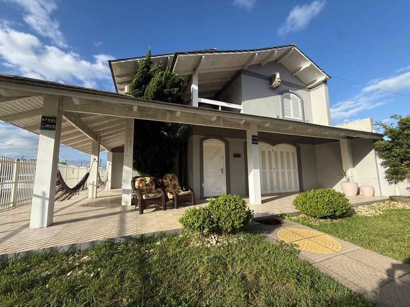 Casa em Atlântida sul a 100 metros da praia: 1ª foto da galeria de imagens do imóvel