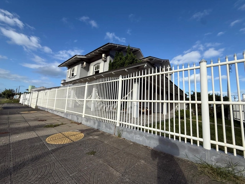 Casa em Atlântida sul a 100 metros da praia: 2ª foto da galeria de imagens do imóvel