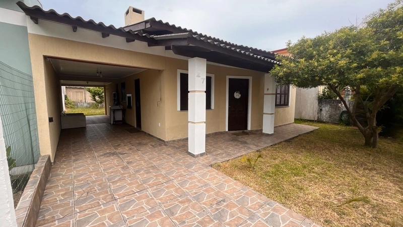 Casa em Atlântida Sul: 3ª foto da galeria de imagens do imóvel