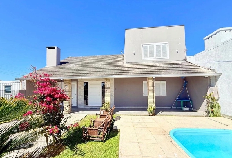 Casa à venda em Atlântida Sul!