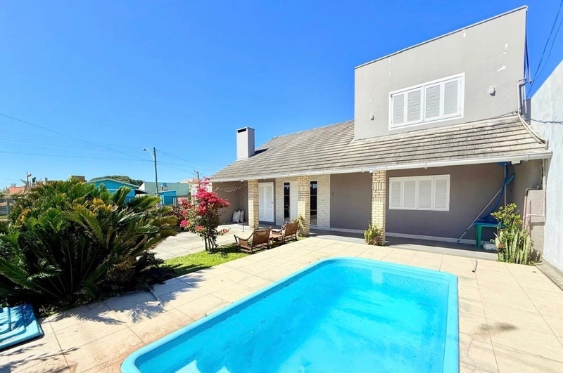 Casa à venda em Atlântida Sul!: 2ª foto da galeria de imagens do imóvel